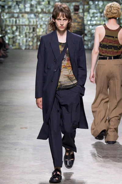 Look 32